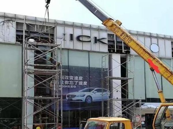 咸安区吊车出租公司电话_吊车出租的安全装置及知识